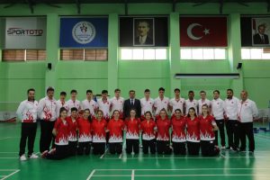 Badminton Gen&ccedil; Milli Takımı kampı başladı