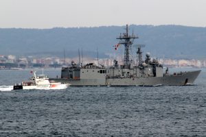 NATO gemileri &Ccedil;anakkale Boğazı'ndan ge&ccedil;ti