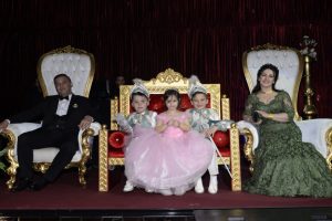Bursalı ikiz kardeşlere mehter eşliğinde s&uuml;nnet