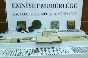 İstanbul polisinden tarihi eser ka&ccedil;ak&ccedil;ılarına operasyon