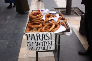 İhtiya&ccedil; sahiplerine &uuml;cretsiz simit