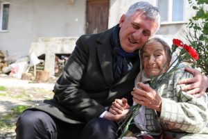 105 yaşındaki Ayşe Nine'nin Erdoğan sevgisi