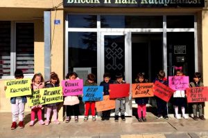 Minik &ouml;ğrencilerden k&uuml;t&uuml;phaneye ziyaret