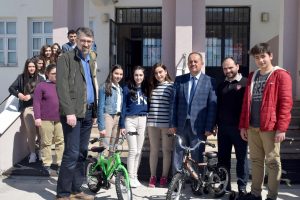Bursa'da öğrencilerden yetim kardeşlerine sürpriz hediye