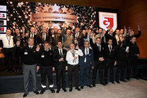 Kahraman g&uuml;venlik g&ouml;revlileri &ouml;d&uuml;llendirildi