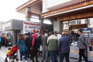 Krize kafa tuttu d&ouml;ner fiyatını yarıya indirdi