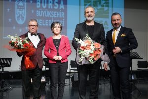Bursa'da Nida Ateş ile t&uuml;rk&uuml; ş&ouml;leni