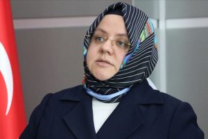 Bakan Sel&ccedil;uk'tan CHP Adana adayı Karalar'ın şehit eşine tepkisine kınama