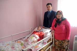 Bursa'da ihtiya&ccedil; sahibi ailelerin y&uuml;z&uuml; g&uuml;l&uuml;yor