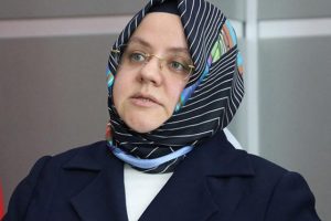 Bakan Sel&ccedil;uk'tan CHP'li aday Karalar'ın şehit eşine tepkisine kınama