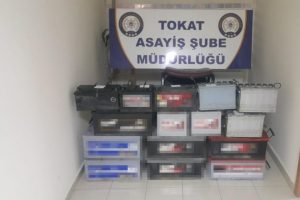 Kamyon ak&uuml;lerini &ccedil;alan 2 ş&uuml;pheli tutuklandı