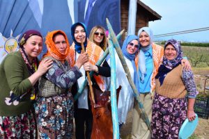 Ayşen Zeybekci, kadınlarla bir araya geldi