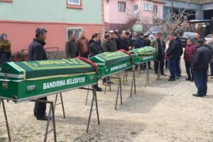 Sabah kalkınca annesi, dedesi ve anneannesinin cesetleriyle karşılaştı