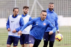 Antalyaspor'da Trabzonspor ma&ccedil;ı hazırlıkları s&uuml;rd&uuml;