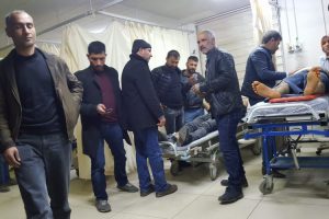 CHP'lileri taşıyan minib&uuml;se, otomobil &ccedil;arptı