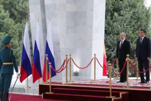 Putin, Kırgızistan'da askerlere T&uuml;rk&ccedil;e seslendi