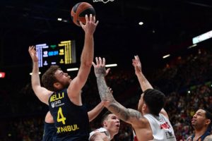 Fenerbah&ccedil;e Beko normal sezonu lider bitirmeyi garantiledi