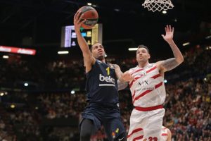 Fenerbah&ccedil;e İtalya'da 24. galibiyetini aldı