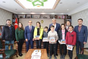 MHP'li &Ouml;zbek'ten başaralı &ouml;ğrencilere tablet