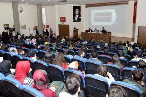 KAY&Uuml;'de 'Geleceğin D&uuml;nyası' konulu panel d&uuml;zenlendi