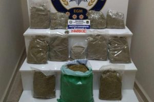 Polisten uyuşturucu tacirlerine b&uuml;y&uuml;k darbe
