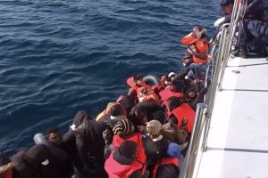 37 ka&ccedil;ak g&ouml;&ccedil;men yakalandı