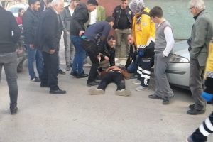 Bursa'da otomobil ile şarjlı bisiklet &ccedil;arpıştı: 1 yaralı