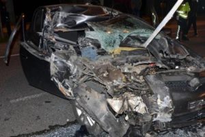 Hurdaya d&ouml;nen otomobilden mucize kurtuluş