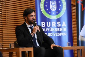 Şampiyon 'kaptan' Bursa'da gen&ccedil;lerle buluştu