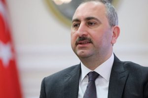 Adalet Bakanı G&uuml;l: FET&Ouml;'y&uuml; b&uuml;nyemizden b&uuml;t&uuml;n&uuml;yle s&ouml;k&uuml;p attığımızı s&ouml;ylemek iddialı olur