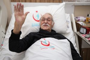 Bursa'da tedavi g&ouml;ren Eşref Kol&ccedil;ak'tan &uuml;zen haber!