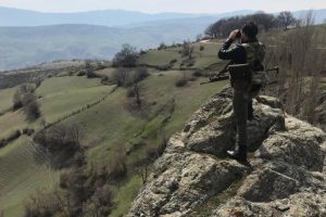 Jandarmada dağı, taşı aradı
