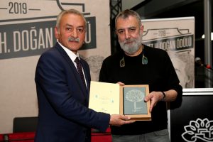 Bursa'da Mehmet H. Doğan &Ouml;d&uuml;l&uuml;'n&uuml;n sahibi &Ouml;zkarcı oldu&nbsp;