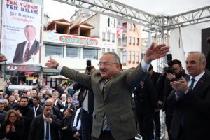 Hilmi G&uuml;ler: "Biz hizmet adamıyız"