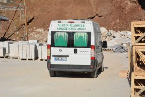 Mermer blokları altında kalan iş&ccedil;i feci şekilde can verdi