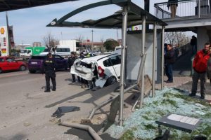 Bursa'da trafikte makas atan s&uuml;r&uuml;c&uuml; kazaya sebep oldu