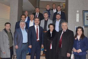 Bursa Gemlik Belediye Başkanı Yılmaz'dan meclis üyelerine veda yemeği