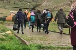 Jandarma oy pusulaları ve g&ouml;revlileri askeri helikopterle taşıdı