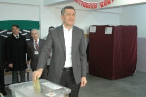 Milli Eğitim Bakanı Ziya Sel&ccedil;uk, oyunu kullandı