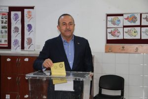 Dışişleri Bakanı &Ccedil;avuşoğlu oyunu kullandı