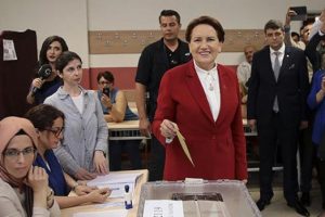 İyi Parti Genel Başkanı Meral Akşener, oyunu kullandı