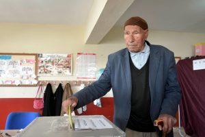 98 yaşında sandığa gitti