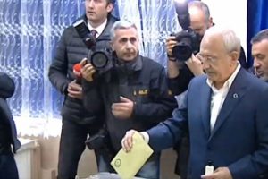 CHP lideri Kılı&ccedil;daroğlu oyunu kullandı