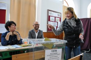 Geceleri 5 bin kişinin olduğu mahallenin 51 se&ccedil;meni var