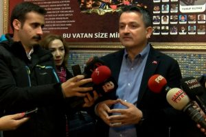 Bakanlar G&uuml;l ve Pakdemirli, aynı okulda oy kullandı