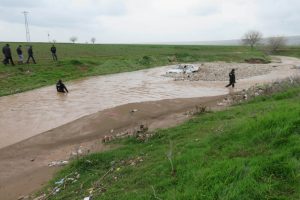 &Ccedil;at Deresi taştı, akıntıya kapılan 2 kişi kayboldu
