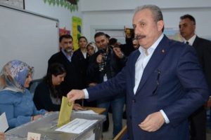 TBMM Başkanı Mustafa Şentop oyunu kullandı