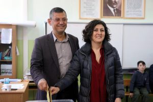CHP'li &Ouml;zel, oyunu Manisa'da kullandı