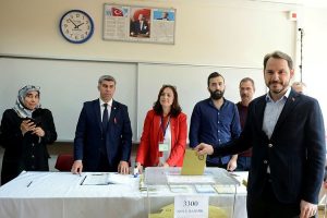 Bakan Albayrak oyunu kullandı
