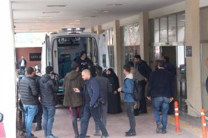 Muhtarlık se&ccedil;imlerinde taşlı sopalı kavga! 25 yaralı